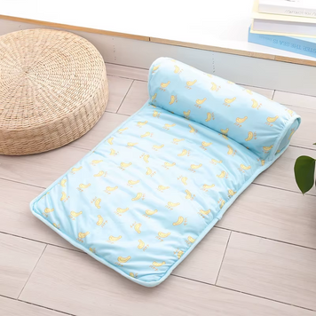 Охлаждающая подстилка с подушкой Derby Ice Silk Summer Pet Cooling Mat Bananas для домашних животных CM008-3-6080 фото