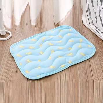 Летняя охлаждающая подстилка Derby Ice Silk Summer Pet Cooling Mat Bananas CM012-3-70х100 фото