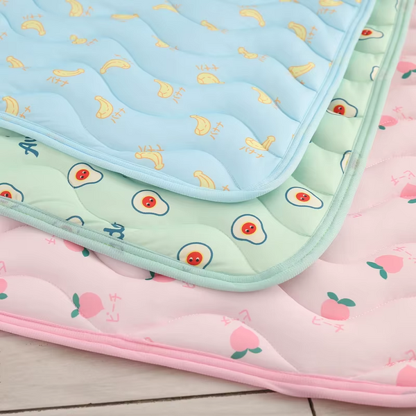 Літня охолоджуюча підстилка для котів Derby Ice Silk Material Summer Pet Cooling Mat Bananas CM012-3-70х100 фото