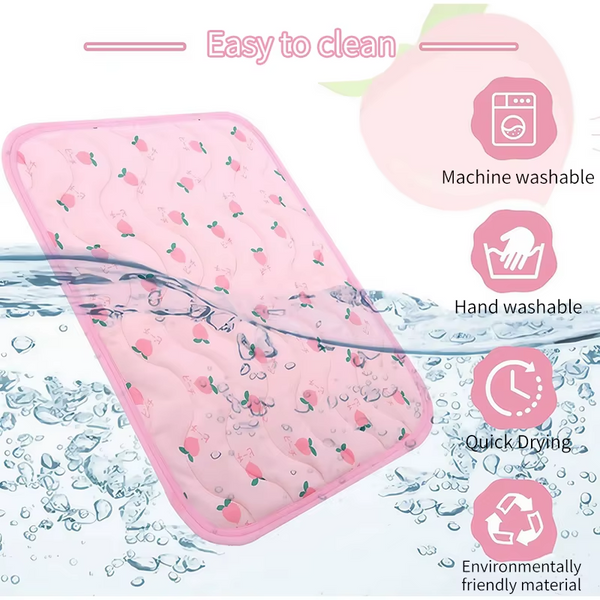 Летняя охлаждающая подстилка Derby Ice Silk Summer Pet Cooling Mat Strawberry CM012-2-70х100 фото