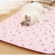 Летняя охлаждающая подстилка Derby Ice Silk Summer Pet Cooling Mat Strawberry CM012-2-70х100 фото 3